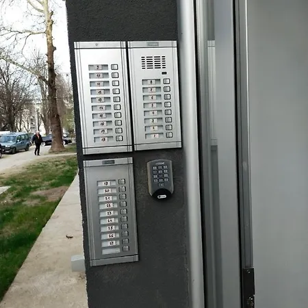 Kostas Duplex דירה *