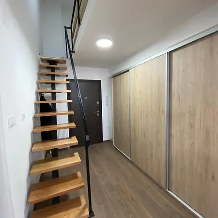 Kostas Duplex アパート